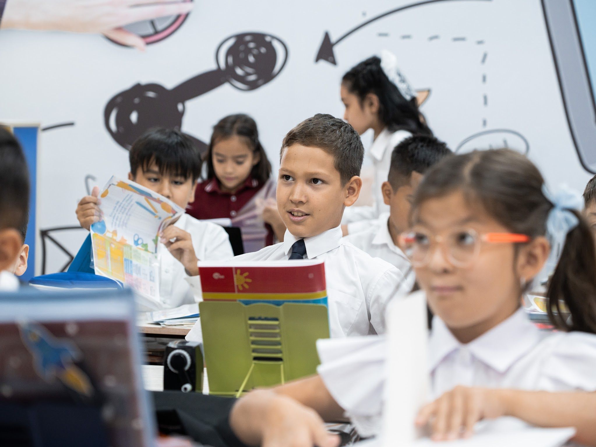 Мальчик отвечает на уроке.jpg